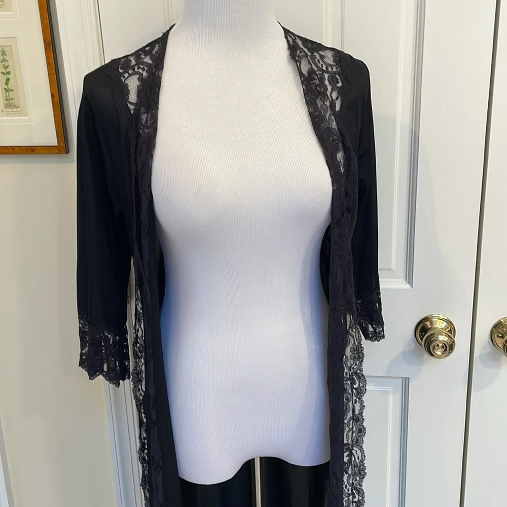 VINTAGE LONG BLACK LACE ROBE - Picture 6 of 8
